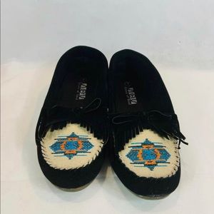 Brand New Size 7 Women’s Black Embroidered Flats